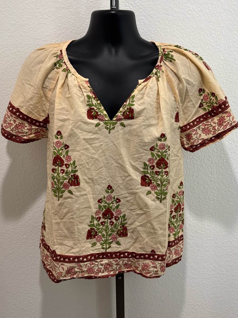Tuckernuck Cream Embroidered Floral Peasant Top size Large blush chandelier